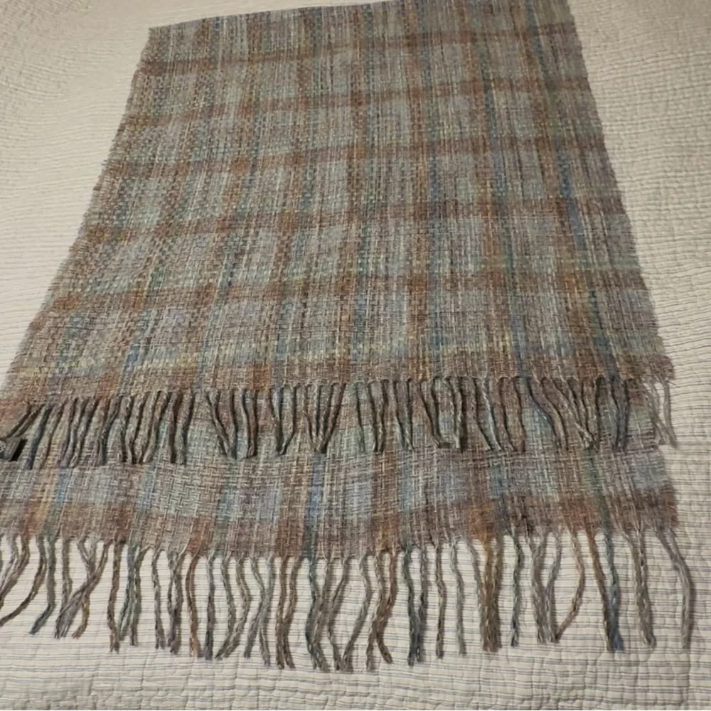 Vince Camuto OS/TU long, fringed woven scarf. 32w x 80l, gently used. - Picture 2 of 7